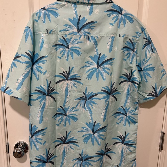 Spicy Tuna Palm Tree Hawaiian Shirt Short Sleeve Blue 50 SPF Mens Medium New NWT - Picture 2 of 4